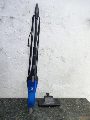 Aspirador de Pó Vertical e Portátil Electrolux STK01 - Ideal para Casa e Carro