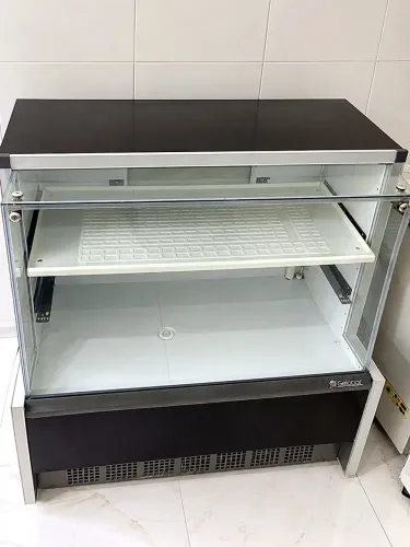 Balcão Refrigerado Gelopar 1,50m 220V - Vitrine com Prateleira Deslizante