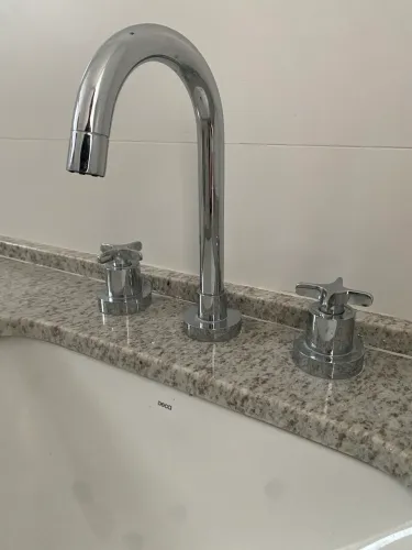 Torneira de banheiro com misturador linha flex Deca