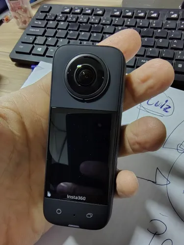 Câmera 360 Insta360 x3 + Tripé Ulanzi TT52