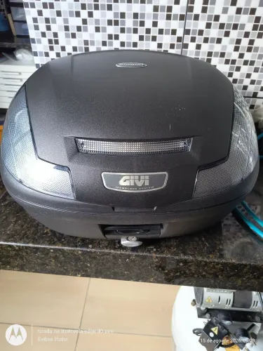 Vende-se Baú GIVI com capacidade para 45 LTs