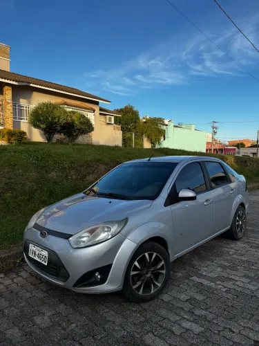 Ford Fiesta Sedan SE 1.6 8V Flex 4P 2014