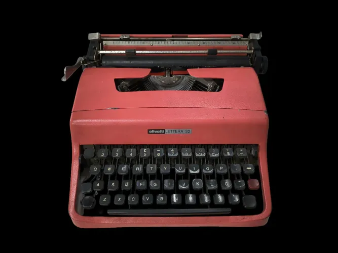 Máquina de escrever Olivetti lettera 32