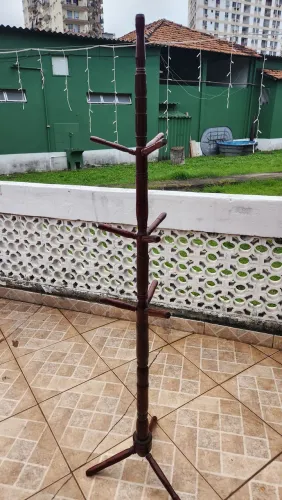 Cabideiro Mancebo de Chão em Madeira Envernizada - Ótimo Estado