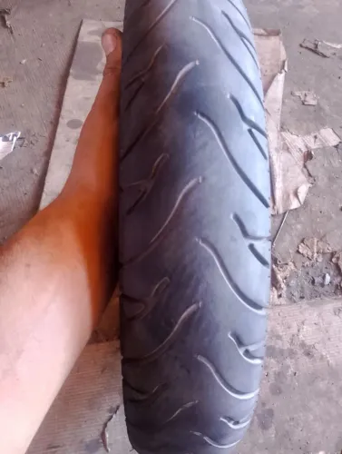 Pneu dianteiro PCX sem camara ou dar na biz traseiro também
