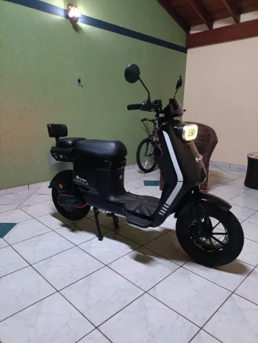 MOTO ELECTRICA LUCCA 1000W AUTOPROPELIDO ?