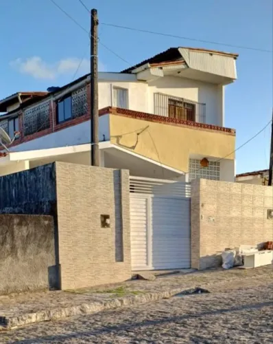 Linda casa no Expedicionário com 4 quartos