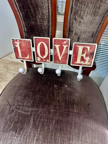 Placa cabideiro LOVE 30x 15 cm metal. 