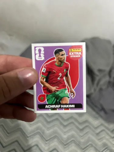 figurinha do hakimi roxa