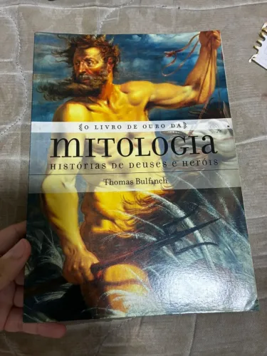 O Livro de Ouro Da Mitologia: histórias de Deuses e Heróis.