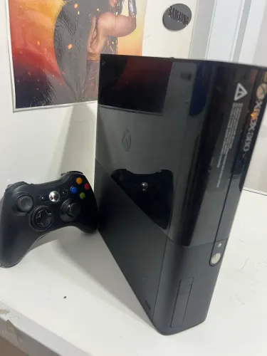 Xbox 360 com 2 jogos originais da escolha