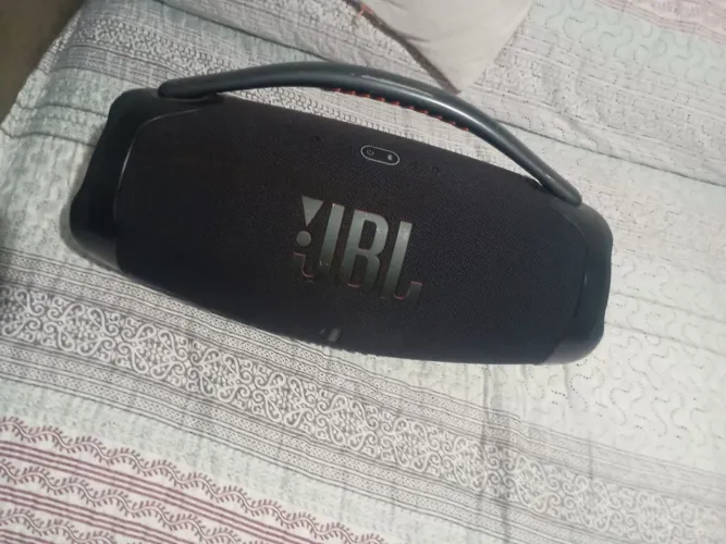 Caixa boombox JBL 3 pra vender rápido funcionando perfeitamente bateria 100%