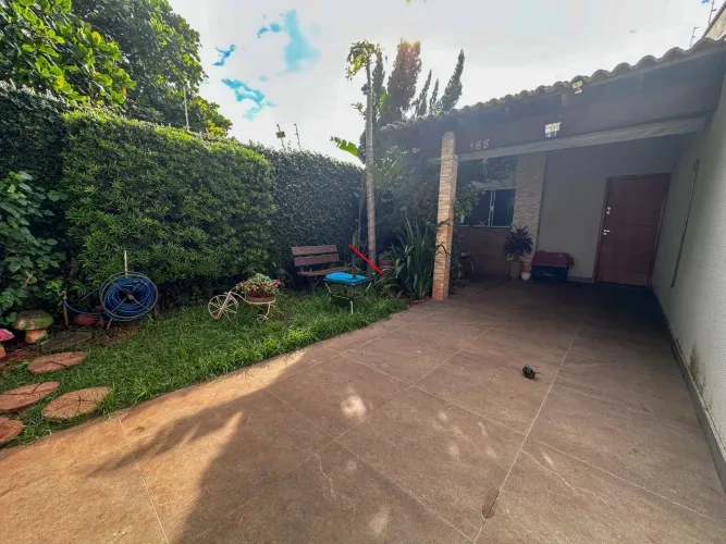 Casa com 3 quartos ao lado da UEL para venda em Londrina.