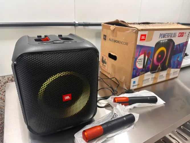 Jbl PartyBox Encore com microfone