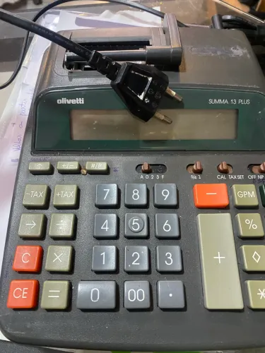 Calculadora impressora relíquia funcionando