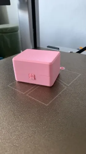 Case para cartão de memória SD e microSD na cor rosa.