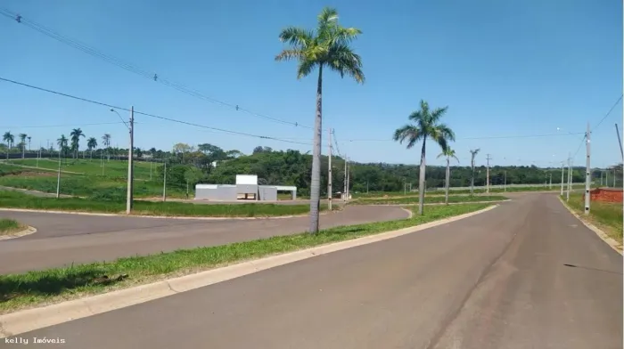 Terreno para Venda em Álvares Machado / SP no bairro Condomínio Valência 3