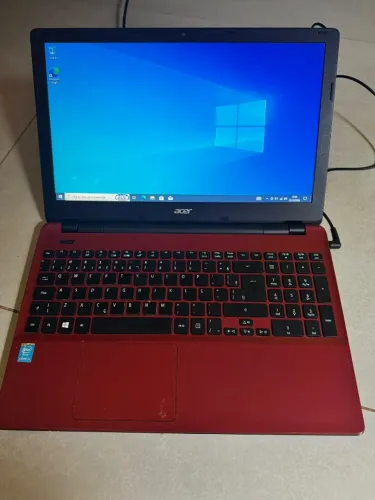 Notebook Acer Aspire E5-571 Vermelho | Core i3 | SSD 240GB | 4GB | 15,6" | Windows 10