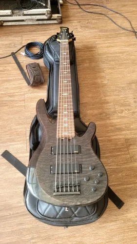 Contra baixo yamaha trb 