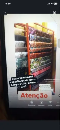 Expositores de tecidos.
