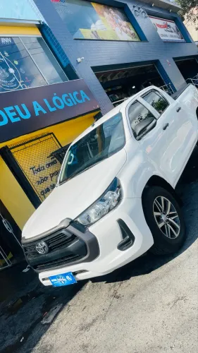 Toyota Hilux CD 4X4 2.8 Diesel Mec. 2023