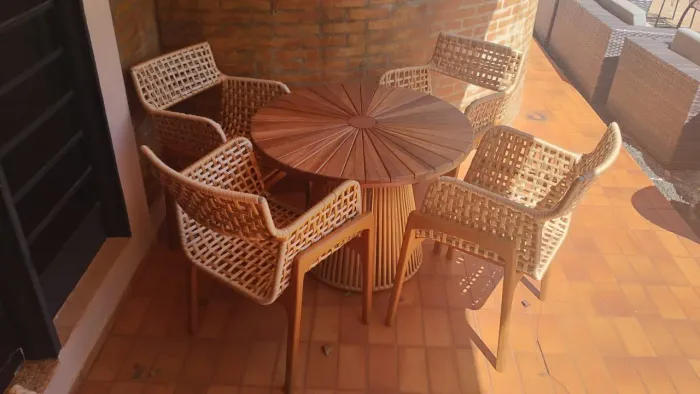 Conjunto de mesa madeira cumaru (90cm) + 4 cadeira base madeira cumaru