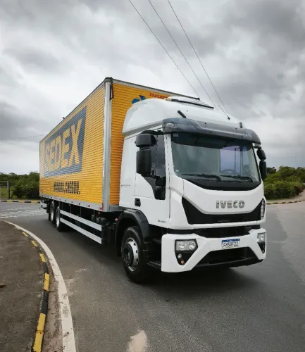 Iveco tector 24300 ano 2023 baú 10mts