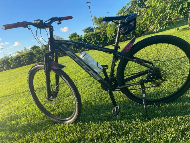VENDO  E NEGÓCIO BIKE ARO 29, LANTERNA- SUPORTE PARA GARRAFINHA-PARALAMAS-BAG?