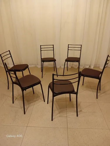 Cadeiras de ferro estofadas
