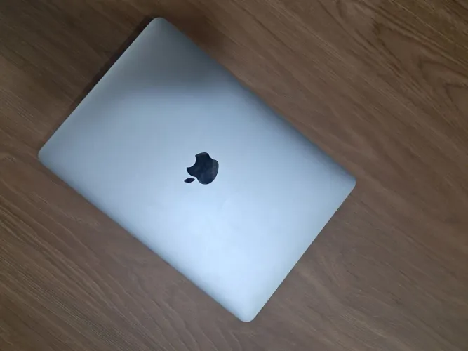 Macbook Air 2017 12 polegadas.