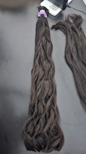 CABELO HUMANO LEGÍTIMO ALTA QUALIDADE! 65CM TEMOS OUTRAS MEDIDAS. VALOR EQUIVALE A 100G.