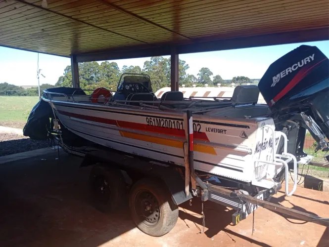 LANCHA LEVEFORT 16,4 PÉS + MOTOR MERCURY 90 HP + CARRETA