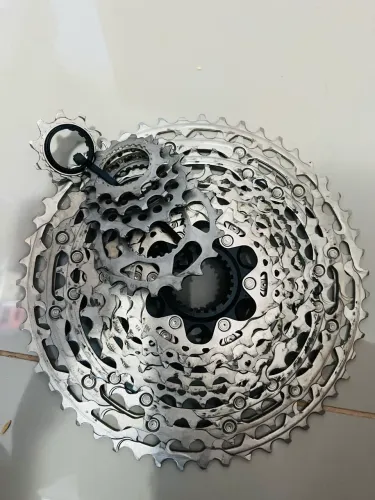 Cassete shimano Deore 12v + cubo deore + passador Deore