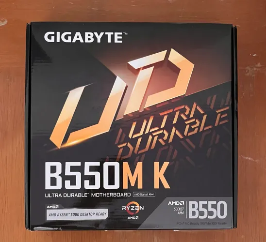 Placa-mãe gigabyte B550m k (6 meses de uso)
