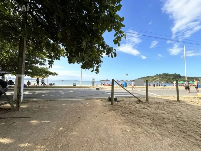 Terreno com frente para o mar e frente para Av Nereu Ramos, alto potencial construtivo - P