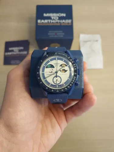 Relógio Omega X Swatch Moonswatch Earthphase Snoopy Azul