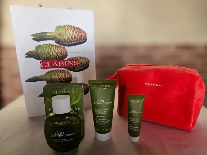 Kit Clarins Aroma Eau Extraordinaire (Perfume, creme e Sabonete líquido)