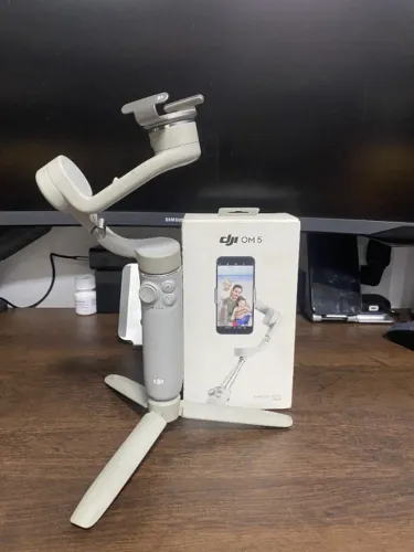 Estabilizador DJI OM 5 para Celular ? Gimbal 3 Eixos com Bastão Embutido