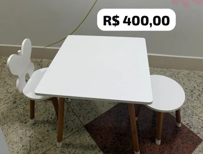 Vende-se jogo de mesa infantil de madeira