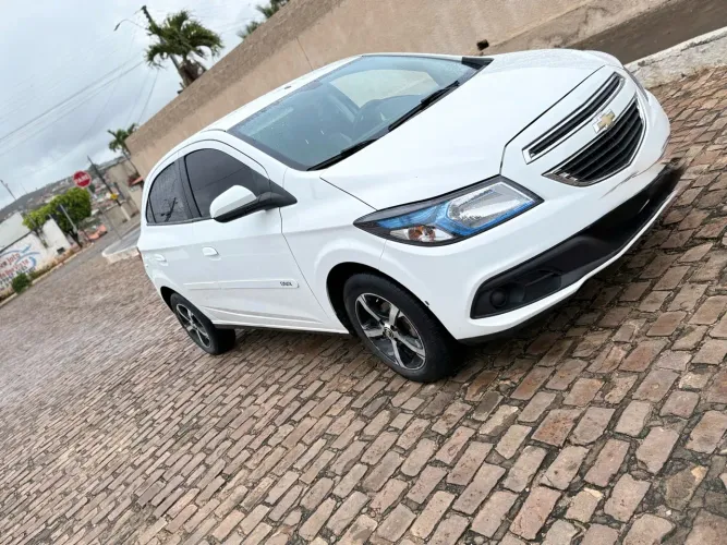 Chevrolet Onix Hatch LT 1.4 8V Flex Power Mec. 4P 2014