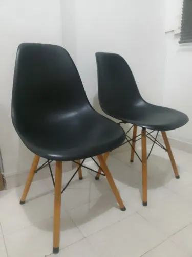 2 Cadeiras modernas