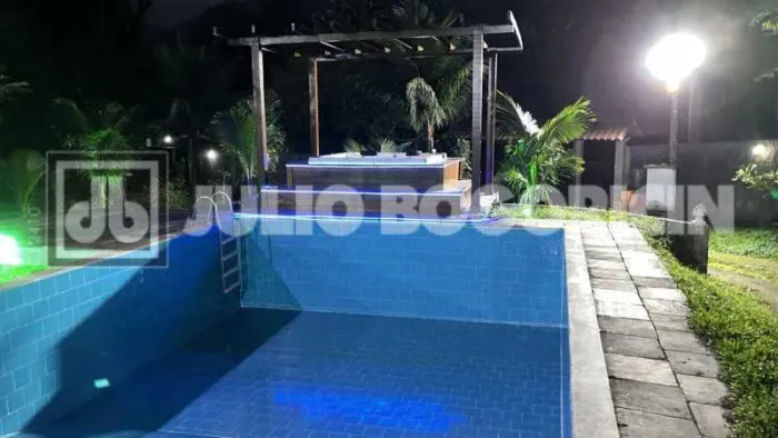 Sítio: / Caneca Fina, Guapimirim/RJ, /10100M2/ 3 chalés sendo 2 com suítes/, 1 casa 2 quar