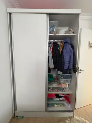 Vendo roupeiro 2 portas de correr