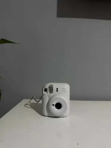 Câmera Instantânea Fujifilm Instax Mini 12 Branca Marfim