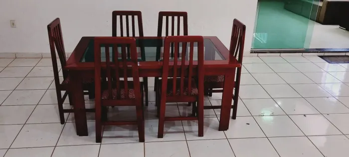 Mesa com 6 cadeiras tampão de vidro