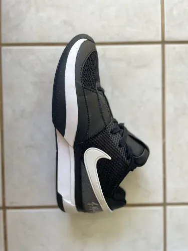 Tênis Nike Ja Morant 1 Team Bank Preto e Branco