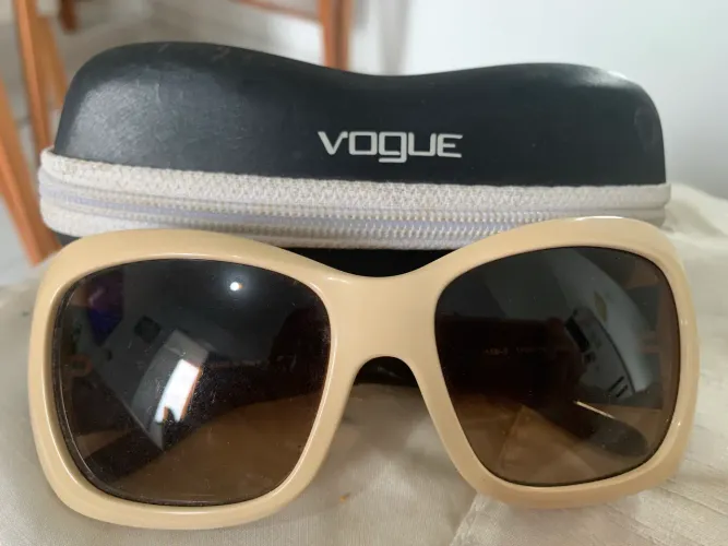 Óculos vogue 100