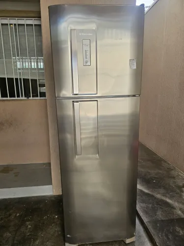 Geladeira Eletrolux 370L