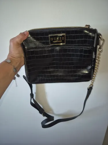 BOLSA GUESS PRETA
