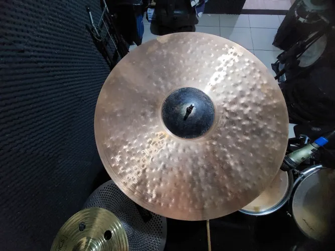 Prato Ride de 20 customizado Paiste 400